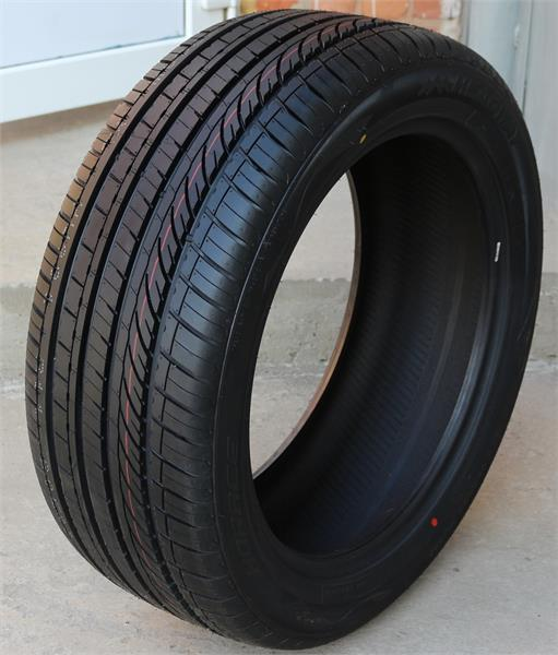 235/55R20 105W HEADWAY HU901
